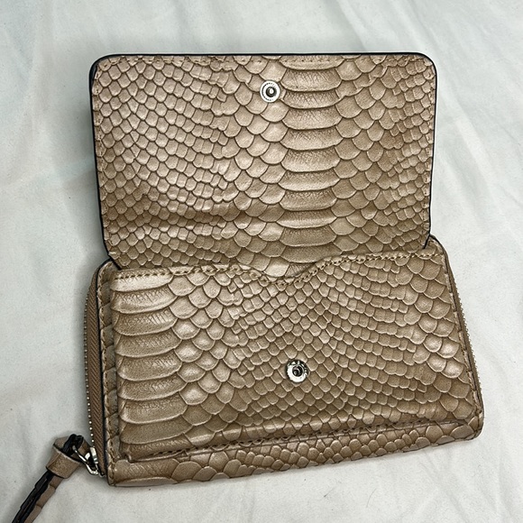 London Fog Brown/Tan Snake Printed Wristlet Wallet - Picture 2 of 9